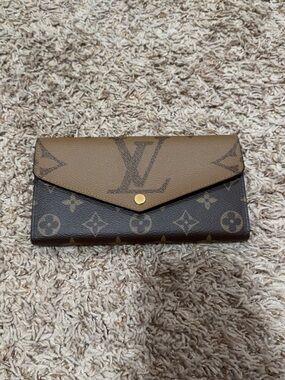 NEW Louis Vuitton Reverse Monogram Sarah Wallet (Includes original box/dustbag)